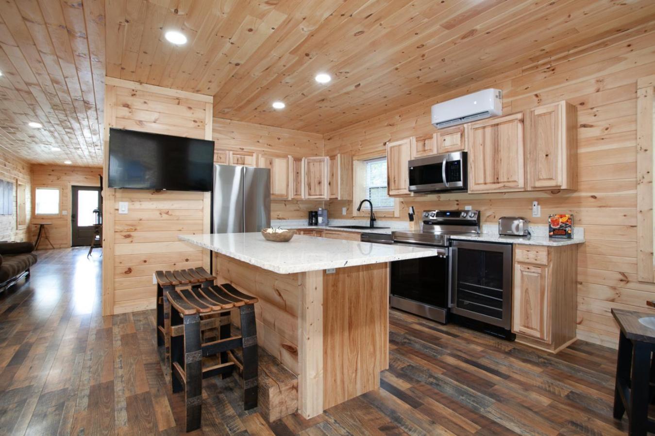 Вилла Whiskey Barrel W Hot Tub Arcade Game Fire Pit Севьервилл Экстерьер фото