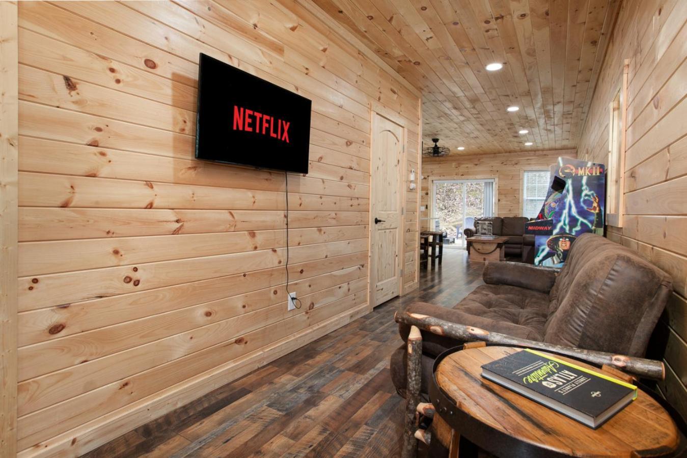 Вилла Whiskey Barrel W Hot Tub Arcade Game Fire Pit Севьервилл Экстерьер фото